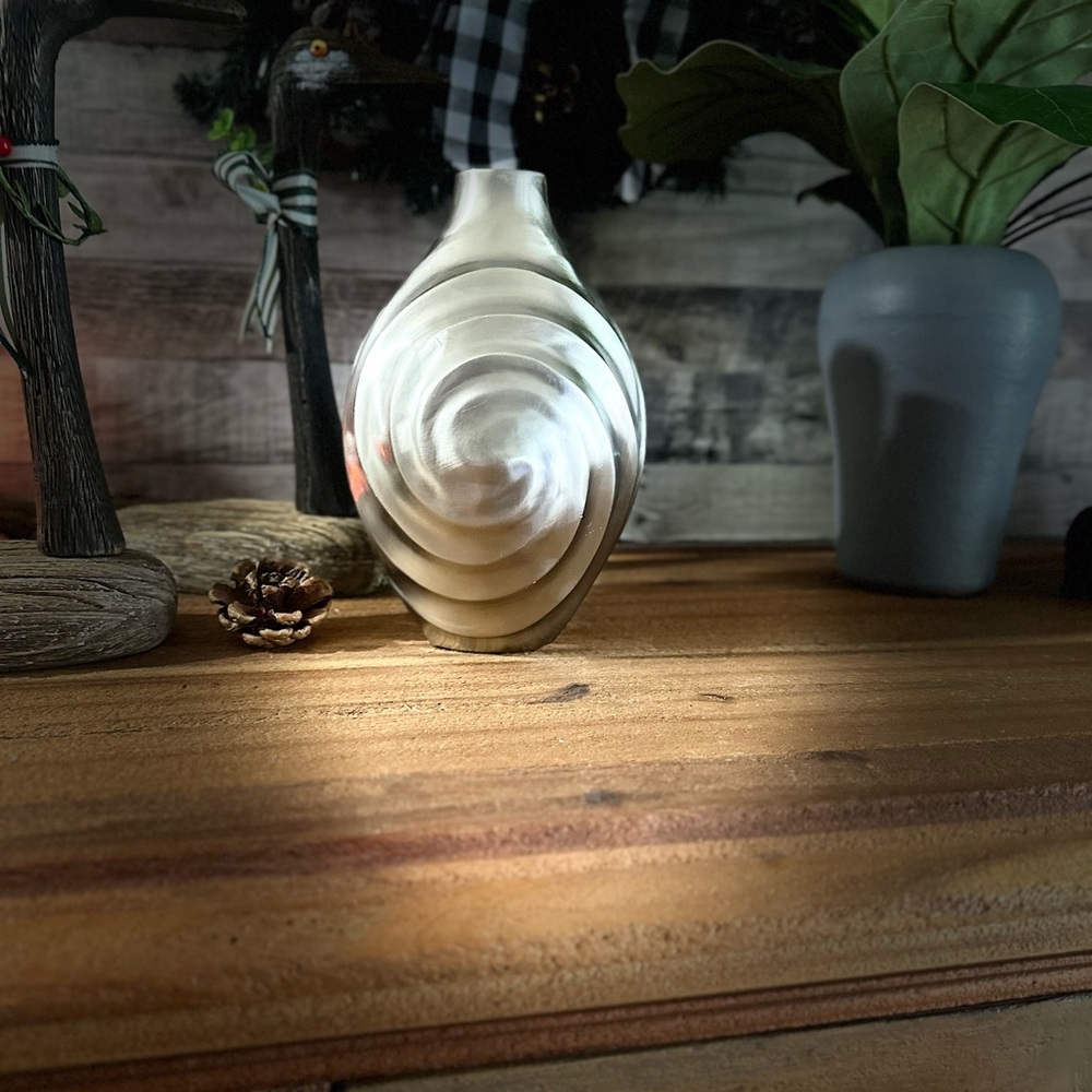 Elegant Swirl Pattern Vase